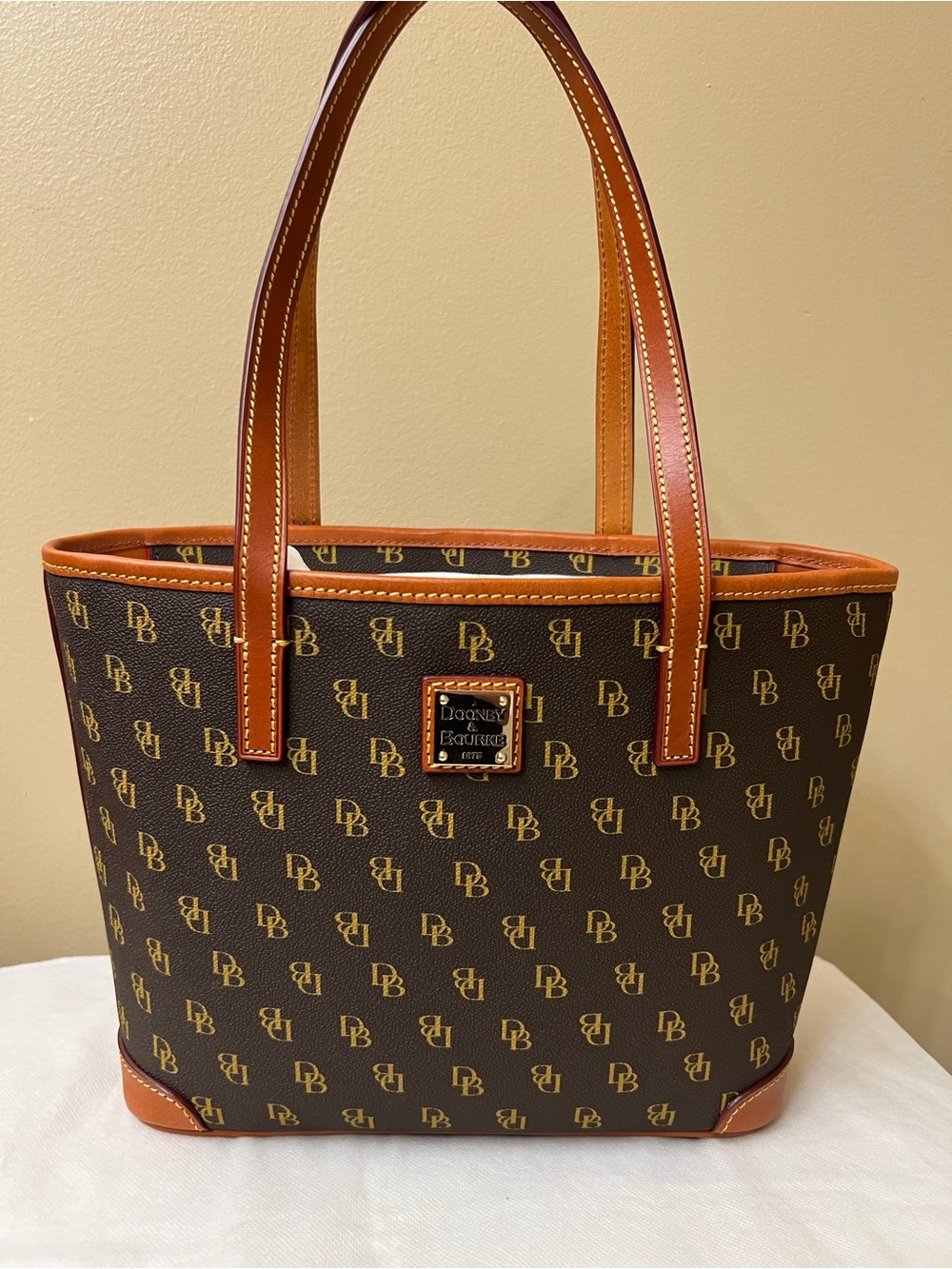 Dooney & Bourke leather Monogram Tote NWT w Dustbag - Picture 17 of 17